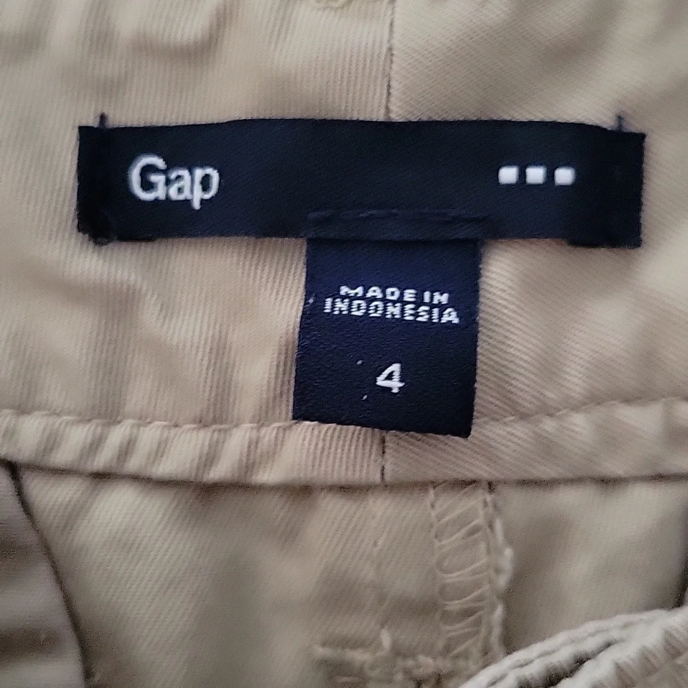 Gap Shorts - Picture 3 of 4